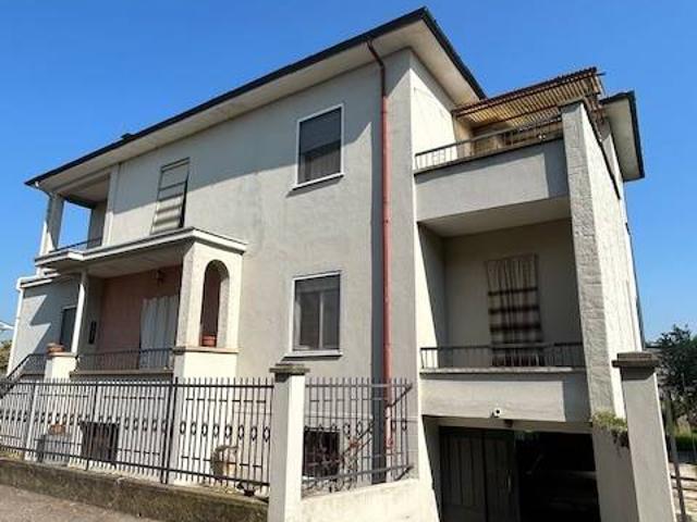 Villa in vendita a Gravellona Lomellina PV