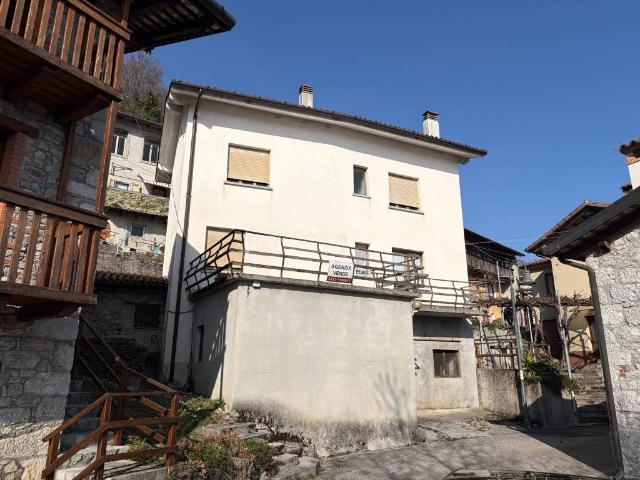 Villa in vendita a Grimacco UD