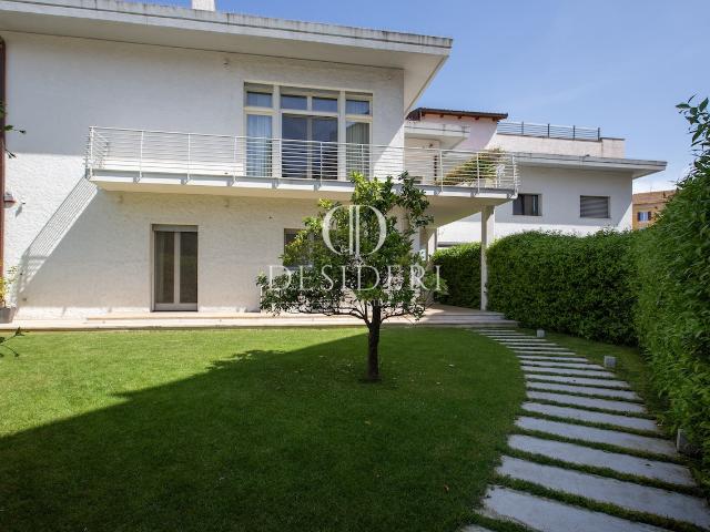 VILLA in VENDITA a GROSSETO CENTRO CITTA' di 7 vani