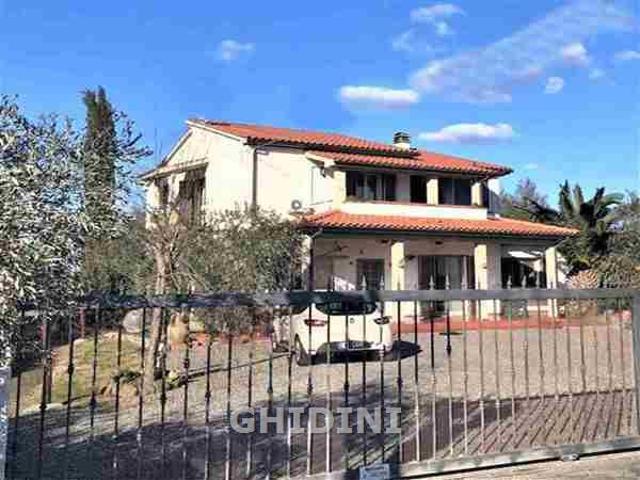 VILLA in VENDITA a GROSSETO POLLINO di 8 vani