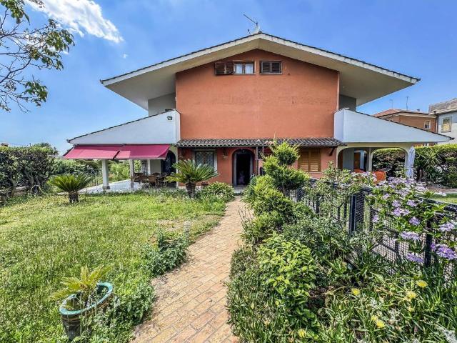 Villa in vendita a Grottaferrata RM