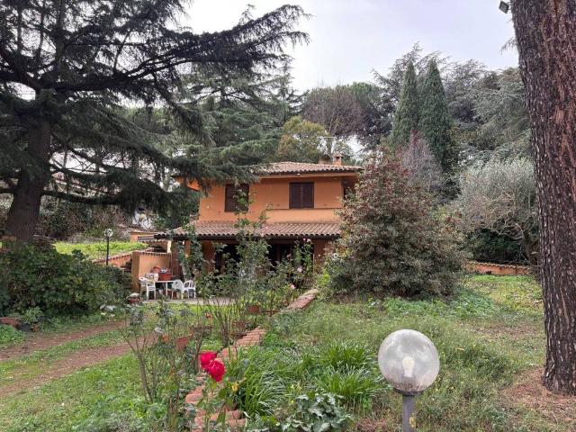 Villa in vendita a Grottaferrata RM