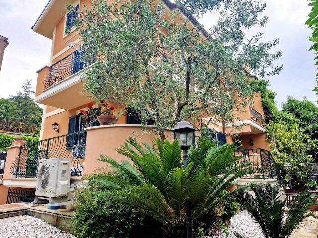 Villa in vendita a Grottaferrata RM