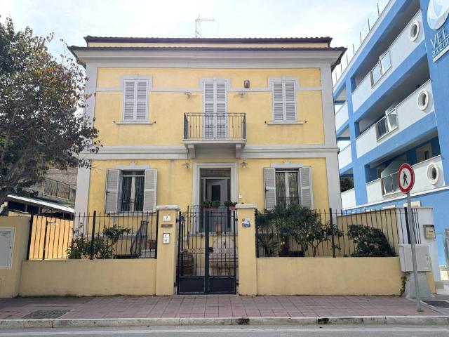 Villa in vendita a Grottammare AP