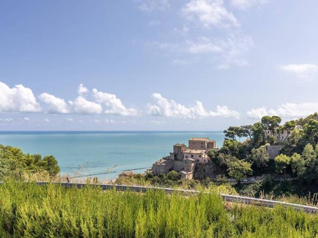 Villa in vendita a Grottammare AP