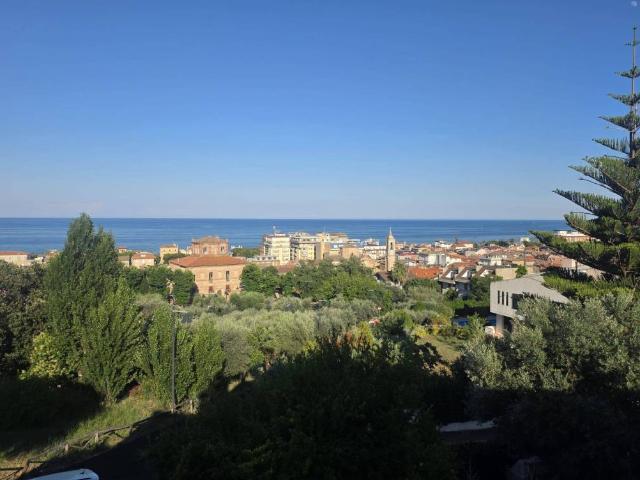 Villa in vendita a Grottammare AP