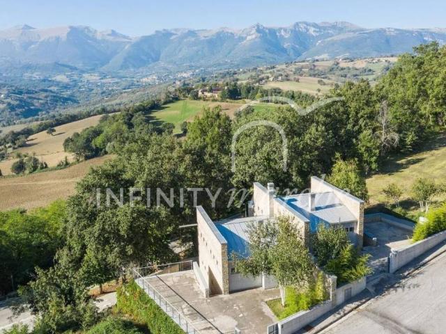 Villa in vendita a Gualdo MC