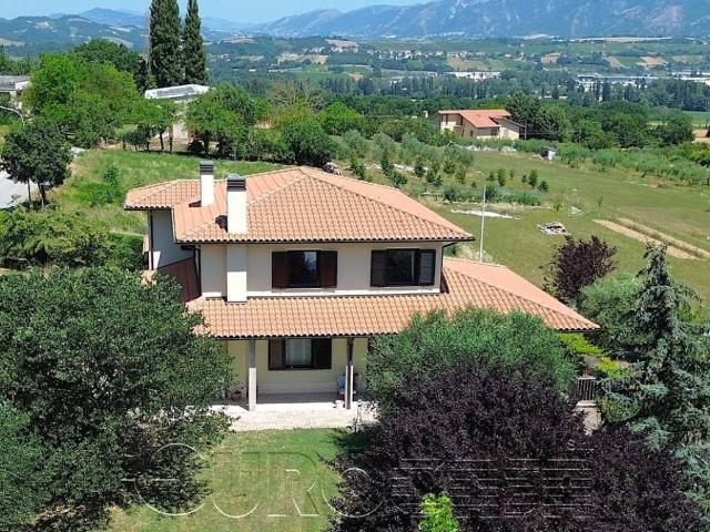 Villa in vendita a Gualdo Tadino PG