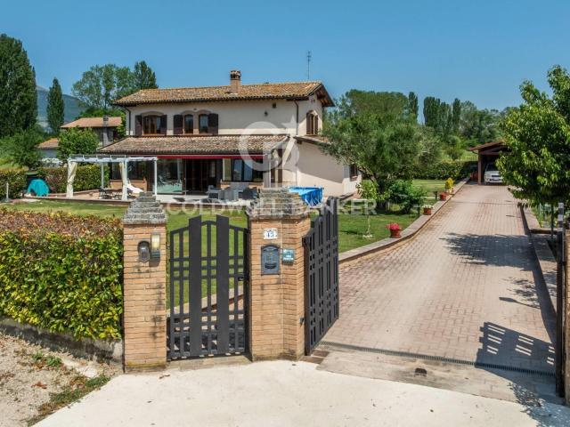 Villa in vendita a Gubbio 172m² Gubbio