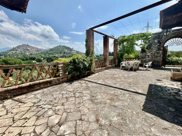 VILLA in VENDITA a GUIDONIA MONTECELIO di 7 vani