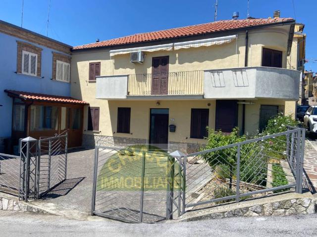 Villa in vendita a Guilmi CH