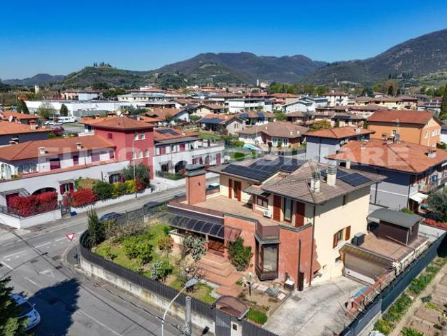 Villa in vendita a Gussago