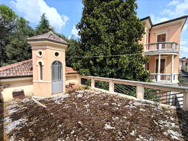Villa in vendita a Dovadola FC