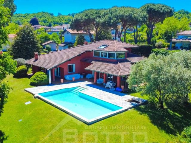 Villa in vendita a Dormelletto NO