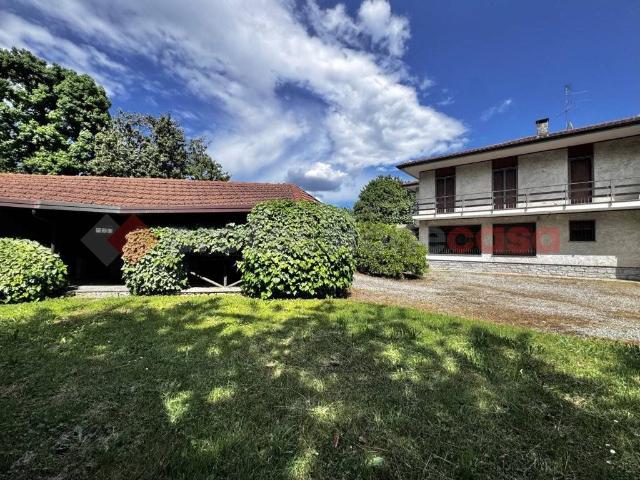 Villa in vendita a Dormelletto NO