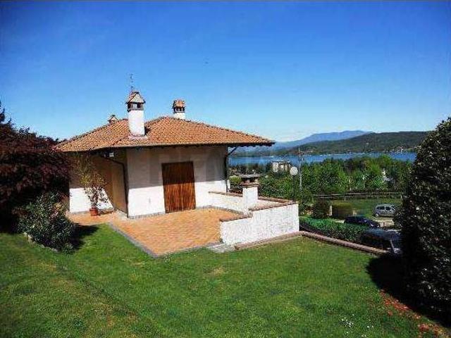 Villa in vendita a Dormelletto NO