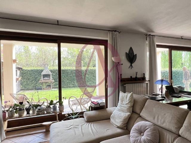 Villa in vendita a Dormelletto NO