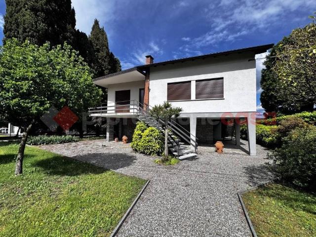 Villa in vendita a Dormelletto NO