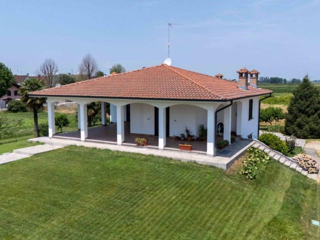 Villa in vendita a Dorno PV