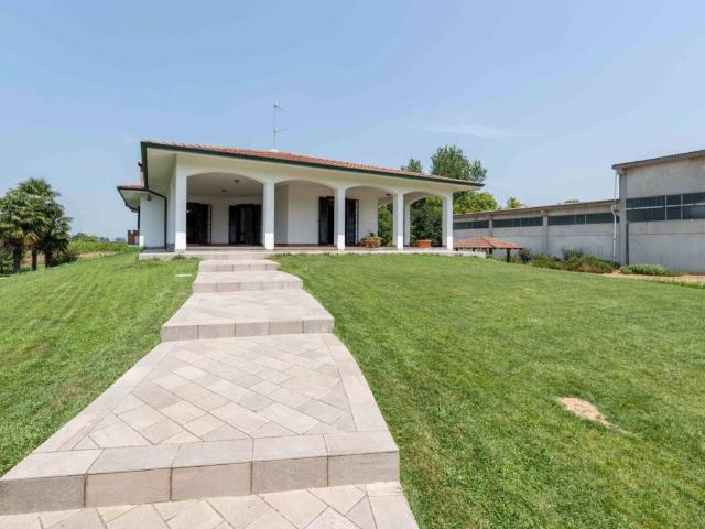 Villa in vendita a Dorno PV