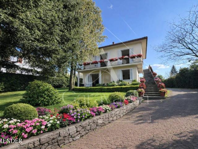 Villa in vendita a Daverio VA