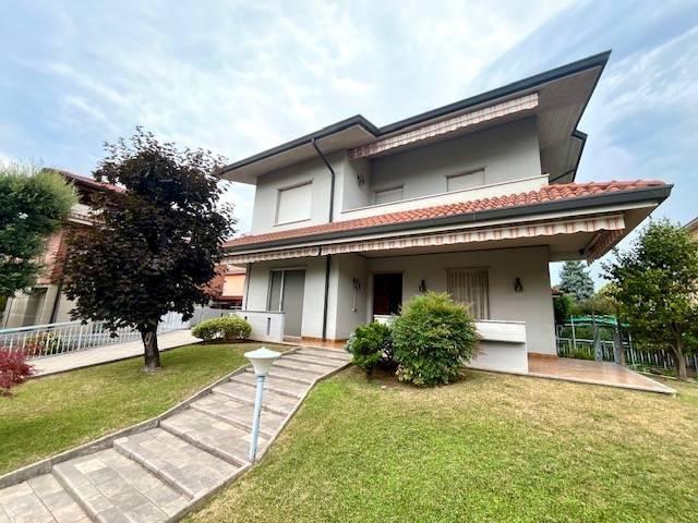 Villa in vendita a Dalmine BG