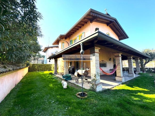 Villa in vendita a Desenzano Del Garda