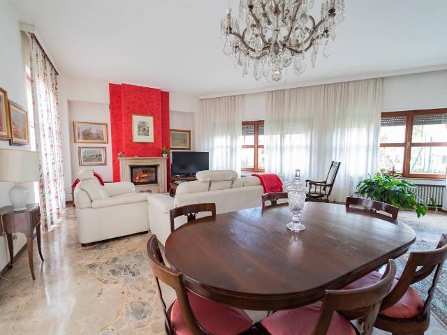Villa in vendita a Desenzano Del Garda