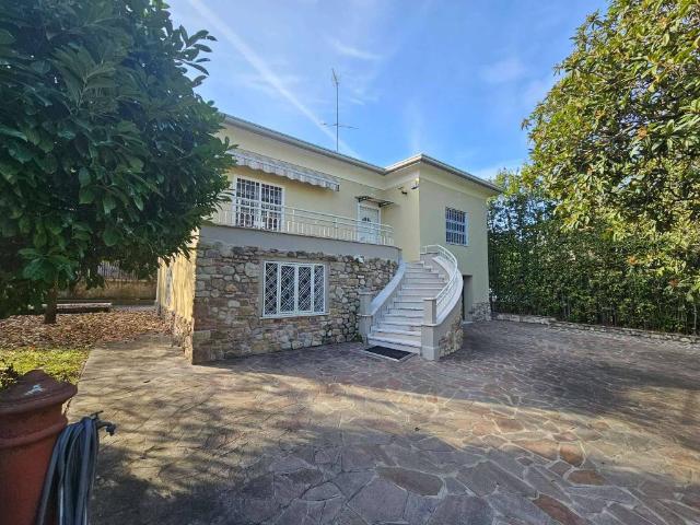 Villa in vendita a Desenzano del Garda BS