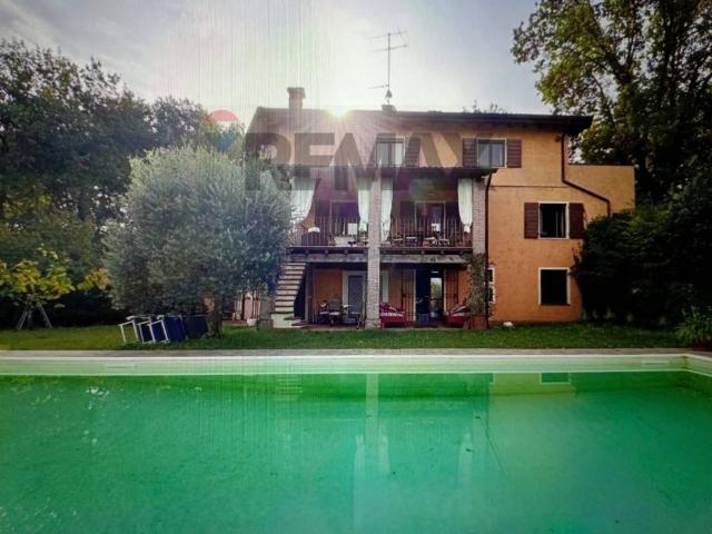 Villa in vendita a Desenzano del Garda BS