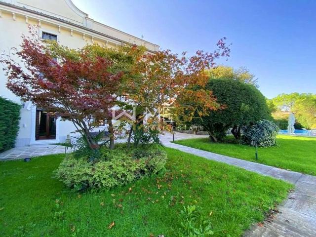 Villa in vendita a Desenzano del Garda BS