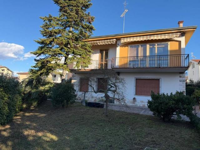 Villa in vendita a Desenzano del Garda BS
