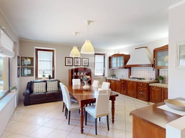 Villa in vendita a Desenzano del Garda BS