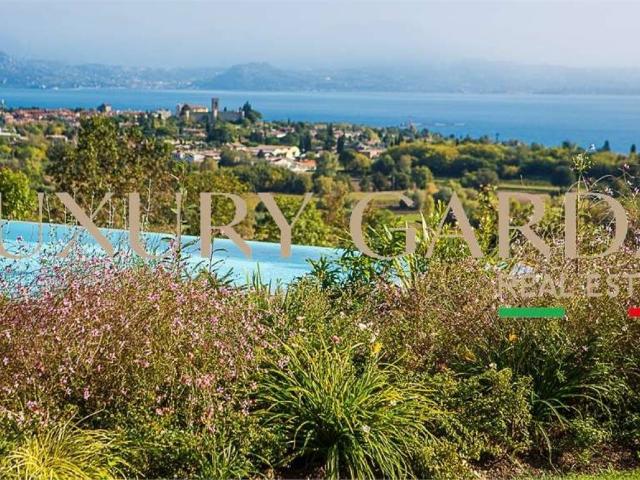 Villa in vendita a Desenzano del Garda BS