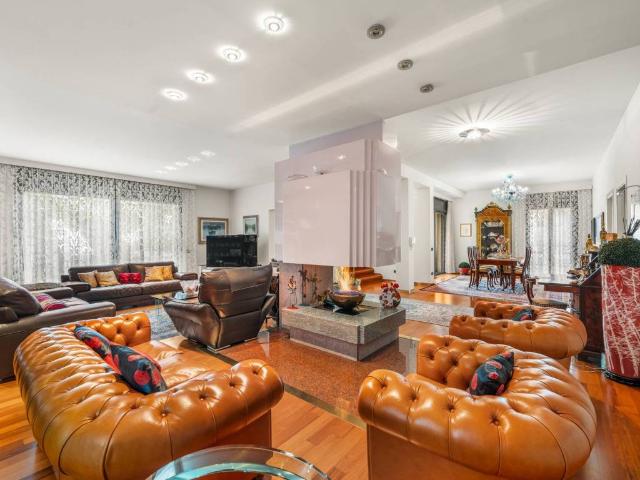 Villa in vendita a Desenzano del Garda BS