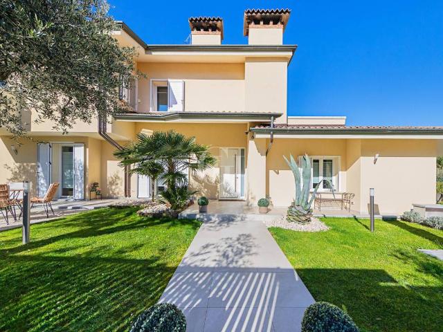 Villa in vendita a Desenzano del Garda BS
