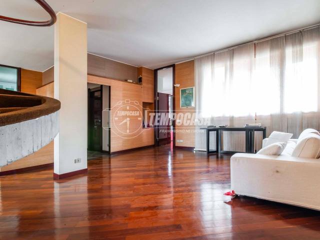 Villa in vendita a Desio