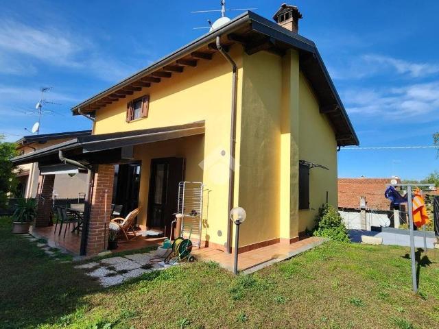 Villa in vendita a Divignano NO