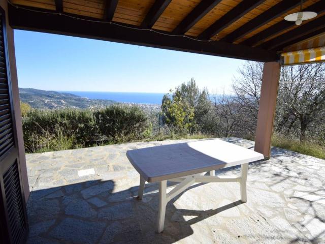 Villa in vendita a Diano Arentino IM