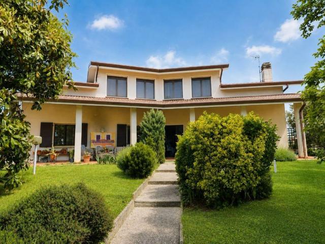 Villa in vendita a Dignano UD