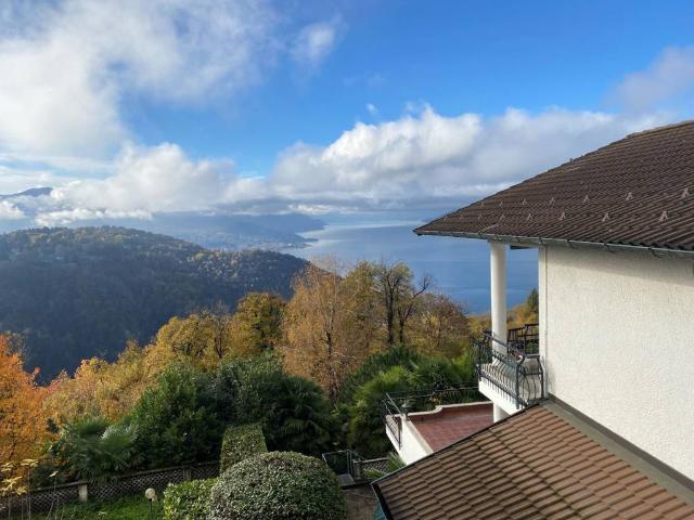 Villa in vendita a Dumenza VA