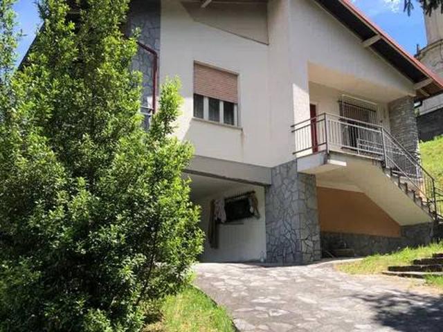 Villa in vendita a Dumenza VA
