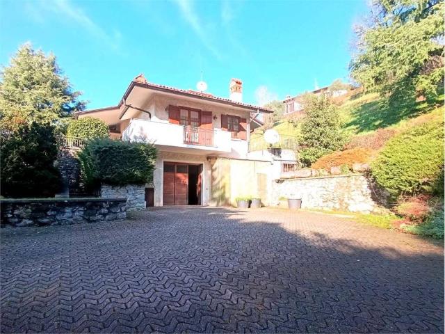 Villa in vendita a Ello LC