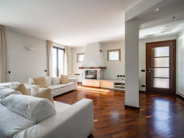 Villa in vendita a Ello LC