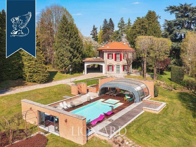 Villa in vendita a Erba CO