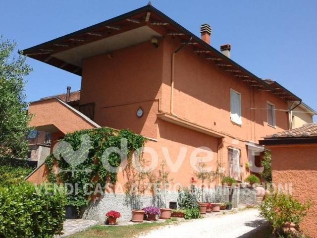 Casa indipendente in vendita a Foiano della Chiana AR