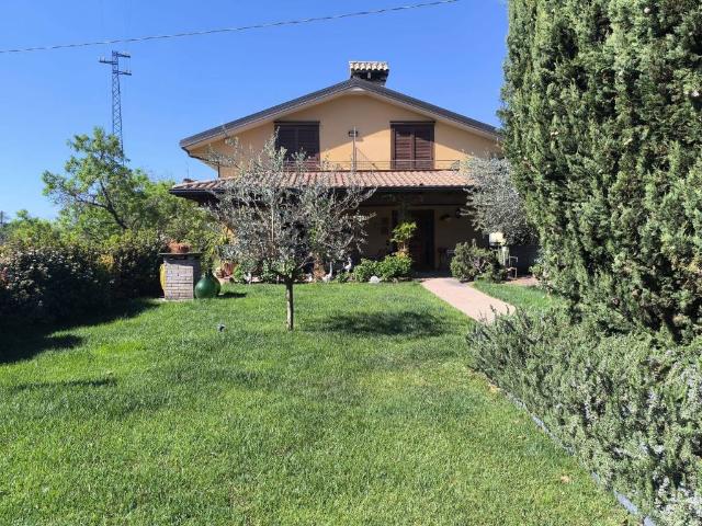 Villa in vendita a Foligno PG