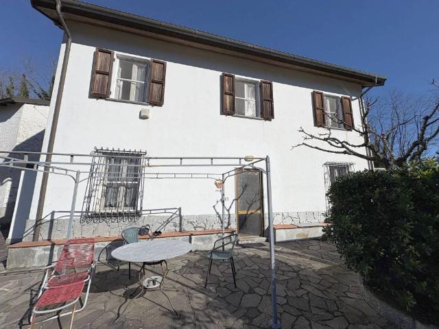 Villa in vendita a Follo SP