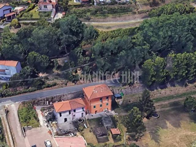 Villa in vendita a Follo SP