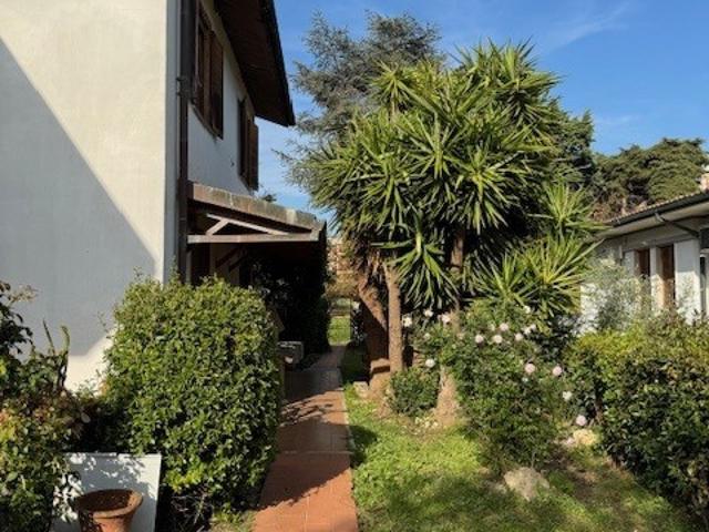 VILLA in VENDITA a FOLLONICA CAMPI ALTI di 5 vani